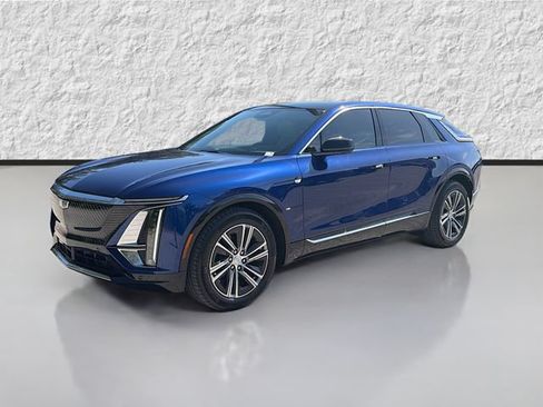 Used 2024 Cadillac Lyriq Luxury AWD/4WD image 7