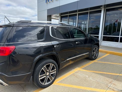 Used 2017 GMC Acadia Denali w/ Technology Package AWD/4WD image 5