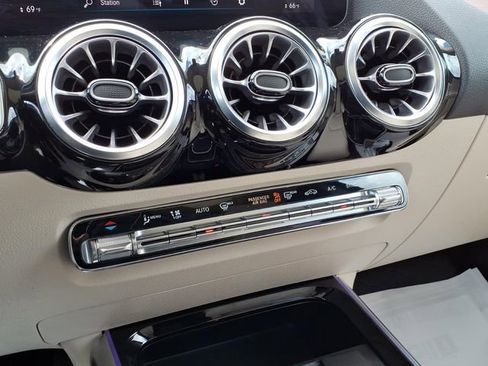 Used 2023 Mercedes-Benz GLA 250 image 28