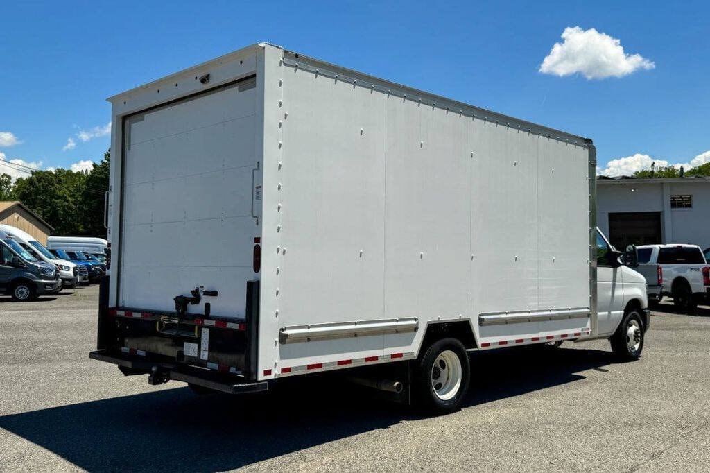 Used 2024 Ford E-350 and Econoline 350 Super Duty w/ Driver's Safety Package RWD image 3