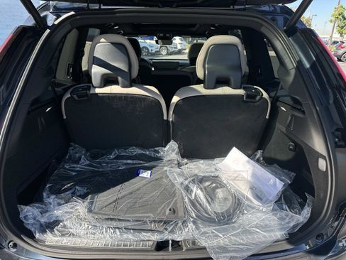 New 2026 Volvo XC90 T8 Plus w/ Protection Package Premier AWD/4WD image 19