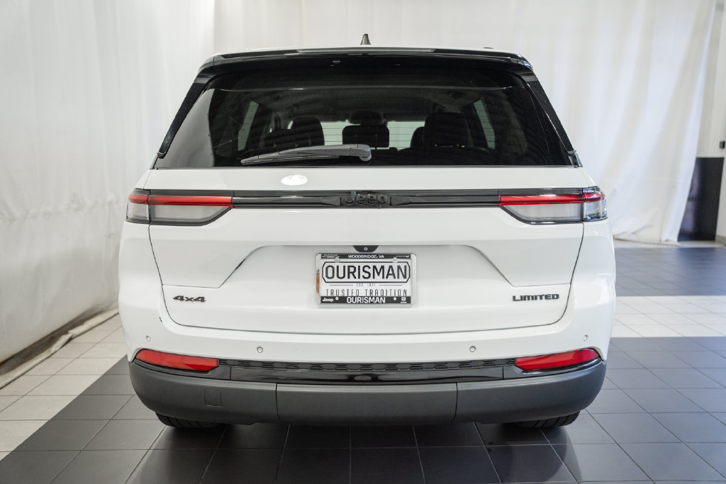 Used 2023 Jeep Grand Cherokee Limited w/ Black Appearance Package AWD/4WD image 5