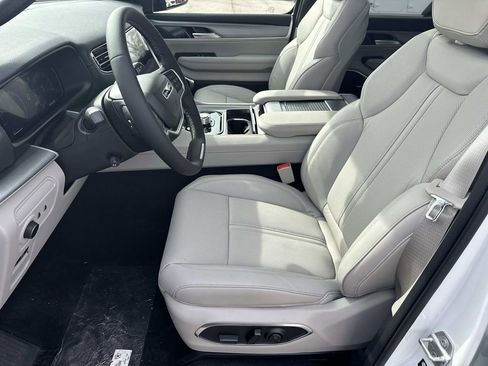 New 2026 Jeep Grand Wagoneer 4WD image 15