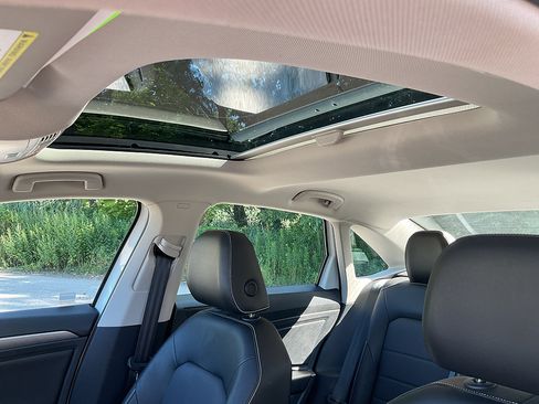 Used 2023 Volkswagen Jetta SE w/ Panoramic Sunroof Package FWD image 13