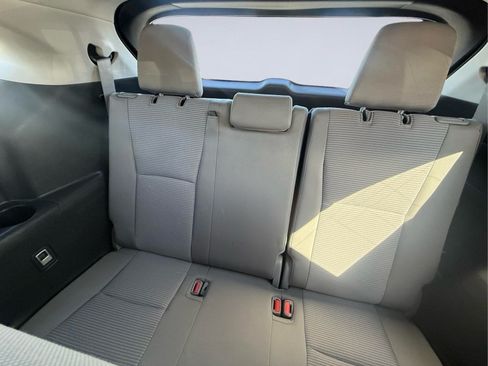 Used 2022 Toyota Highlander LE AWD/4WD image 18