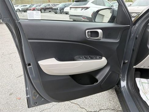 Certified 2025 Hyundai Venue SEL image 10