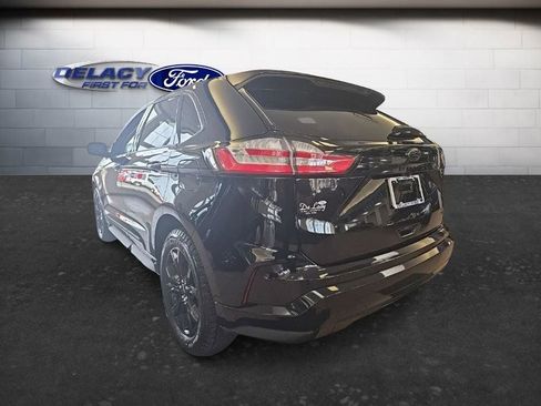Used 2023 Ford Edge SE w/ Black Appearance Package image 4