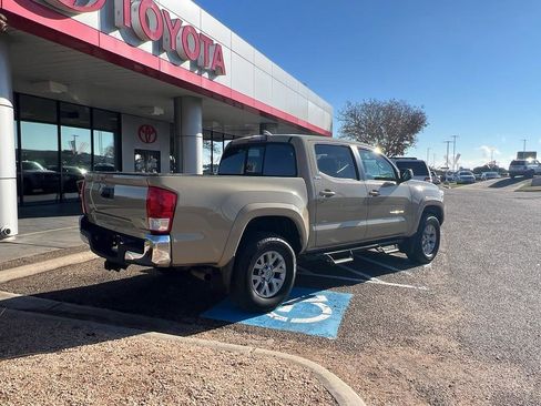 Used 2017 Toyota Tacoma SR5 image 5