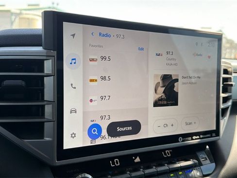 Used 2023 Toyota Tundra Limited image 31