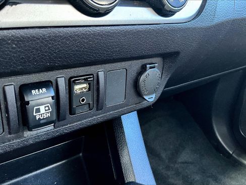 Used 2019 Toyota Tacoma SR5 image 22