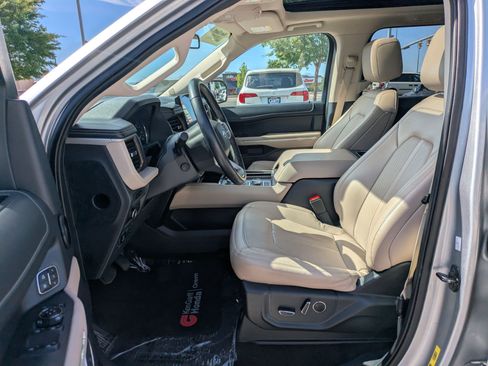Used 2023 Ford Expedition Limited AWD/4WD image 18