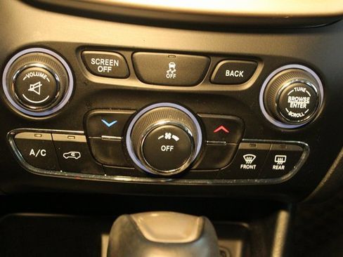 Used 2016 Jeep Cherokee Latitude w/ Cold Weather Group image 24