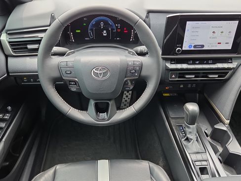 Used 2025 Toyota Camry SE w/ Convenience Package FWD image 12