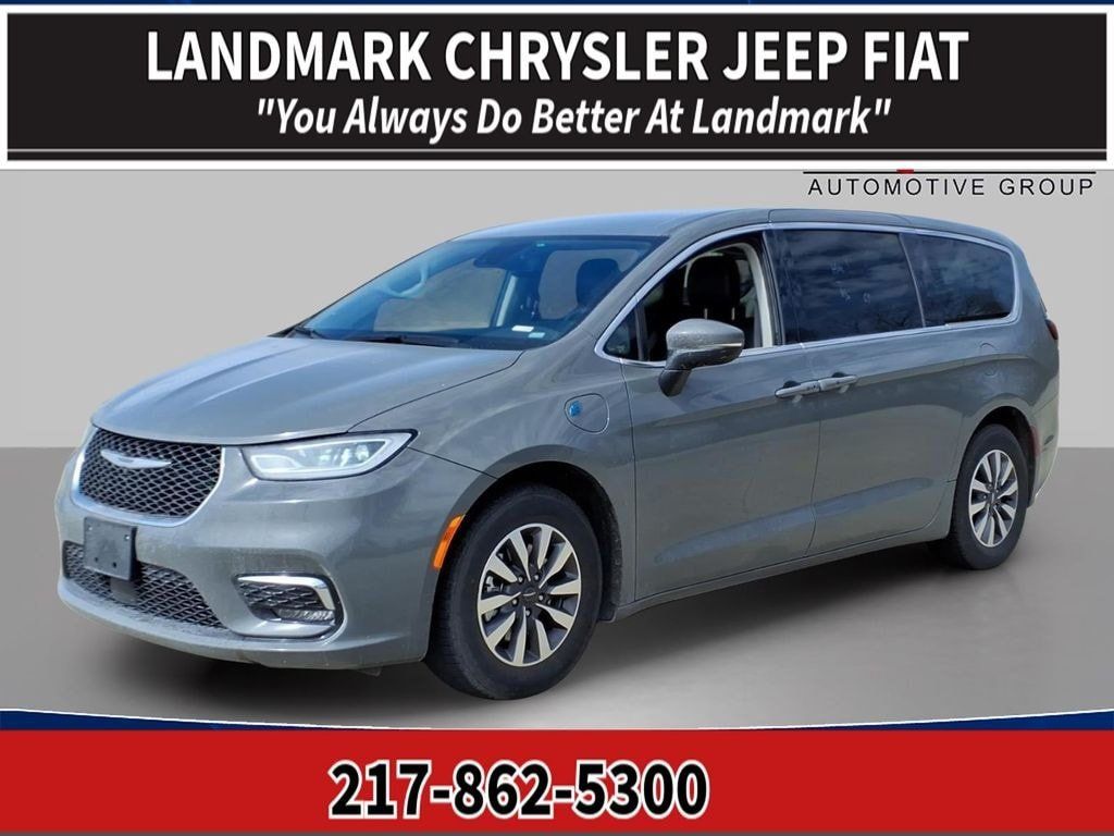 Used 2023 Chrysler Pacifica Touring-L FWD image 1