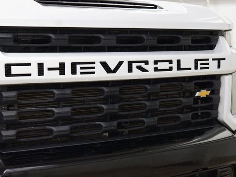 Used 2023 Chevrolet Silverado 2500 Custom w/ Custom Value Package image 11