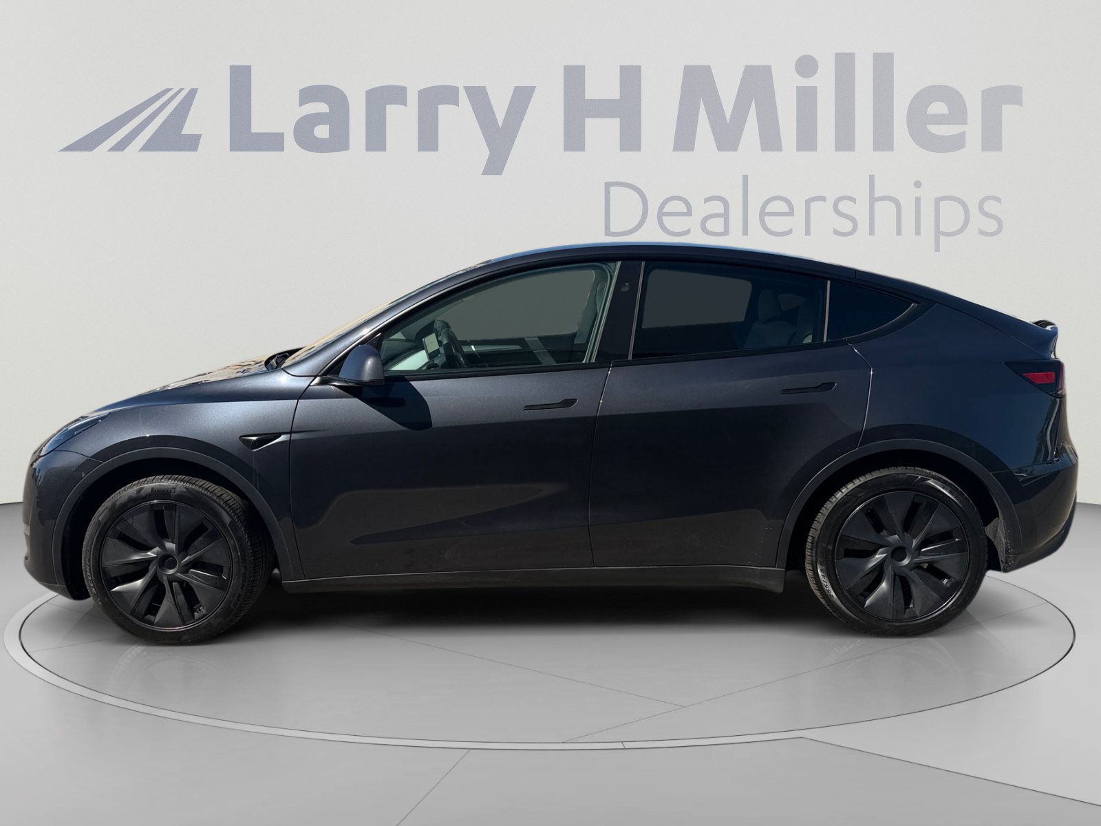 Used 2024 Tesla Model Y Long Range RWD image 2