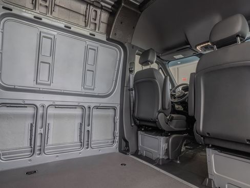 Used 2025 Mercedes-Benz Sprinter 2500 image 28