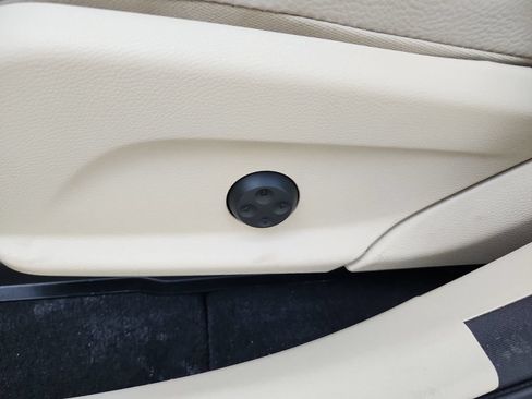 Used 2022 Mercedes-Benz GLC 300 4MATIC image 24