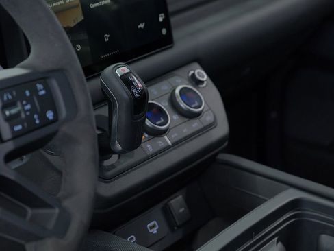 Used 2023 Land Rover Defender 110 V8 image 24