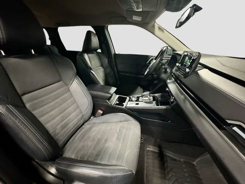 Used 2023 Mitsubishi Outlander SE image 29