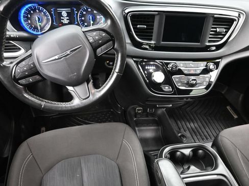 Used 2020 Chrysler Pacifica Touring w/ S Appearance Package FWD image 15