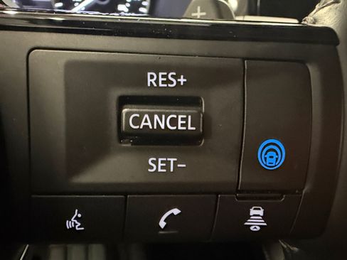 Used 2025 Nissan Pathfinder SL AWD/4WD image 40