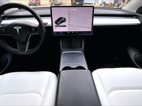 Used 2021 Tesla Model Y Long Range image 15