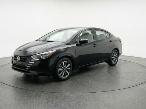 Used 2025 Nissan Versa SV image 3