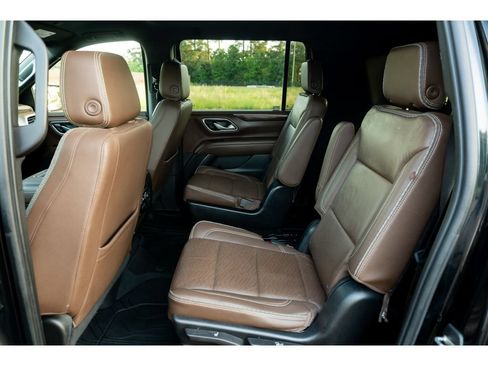 Used 2022 Chevrolet Suburban High Country AWD/4WD image 14