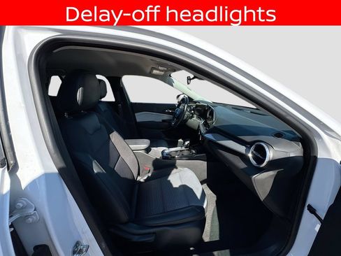 Used 2025 Chevrolet Trax LT w/ LT Convenience Package FWD image 18