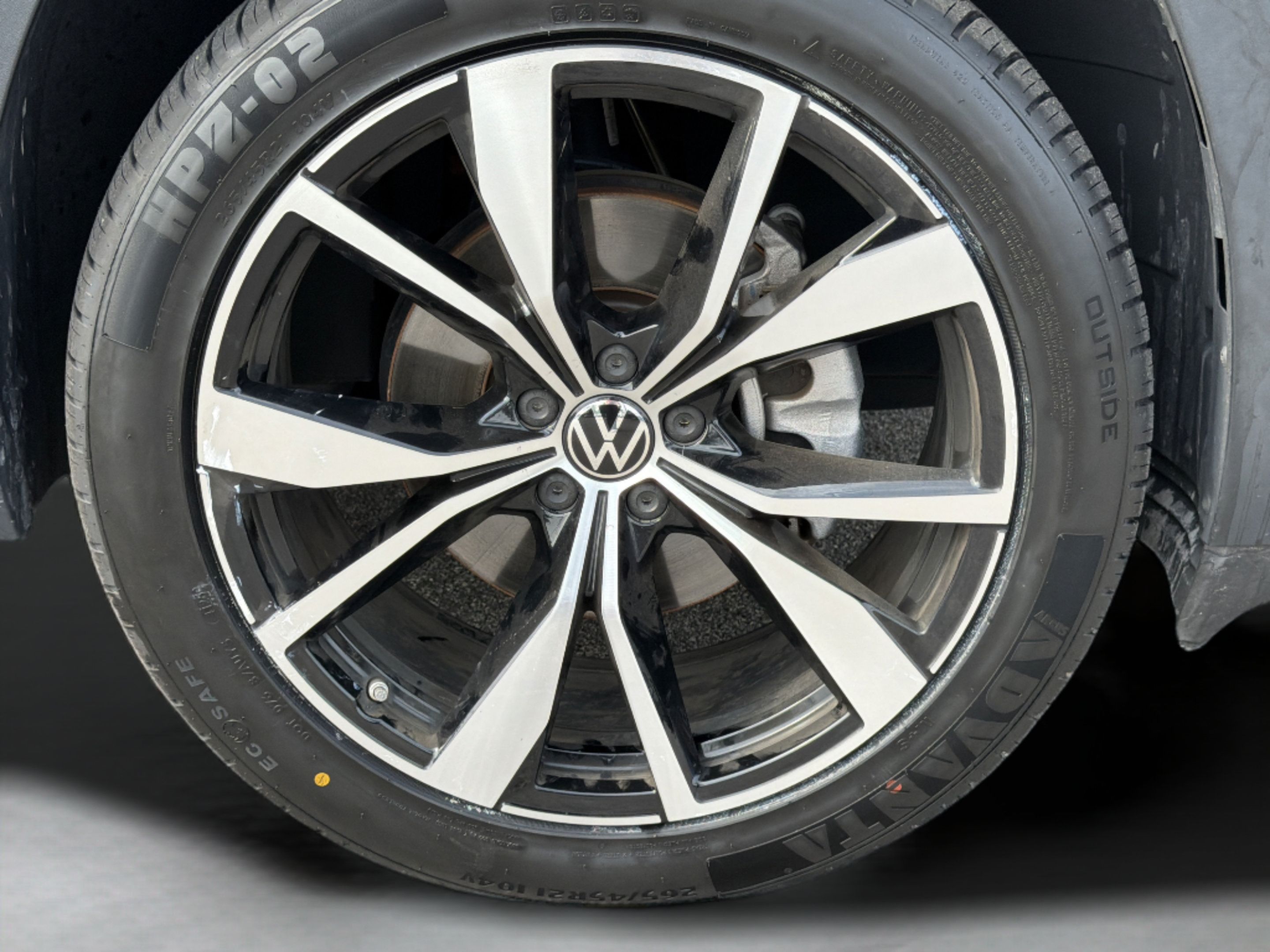 Used 2024 Volkswagen Atlas SEL Premium R-Line AWD/4WD image 35