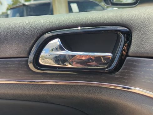 Used 2019 Jeep Grand Cherokee High Altitude RWD image 27