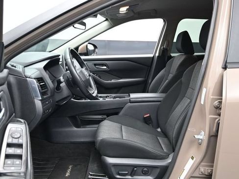 Used 2025 Nissan Rogue SV FWD image 17