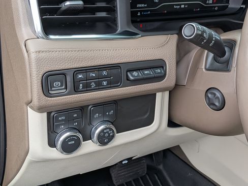 Used 2023 GMC Yukon Denali AWD/4WD image 15