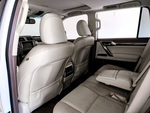 Used 2016 Lexus GX 460 w/ Premium Package AWD/4WD image 40