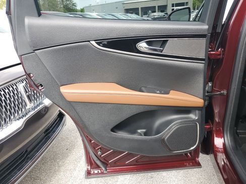 Used 2023 Lincoln Nautilus Reserve image 12