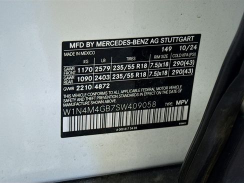 Used 2025 Mercedes-Benz GLB 250 image 40