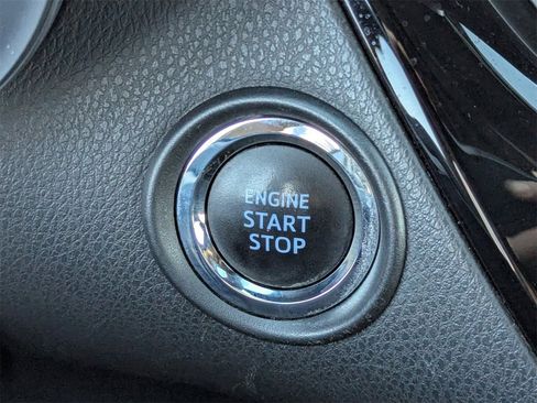 Used 2021 Toyota C-HR XLE image 28