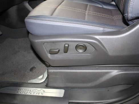 Used 2025 Chevrolet Silverado 1500 High Country AWD/4WD image 26
