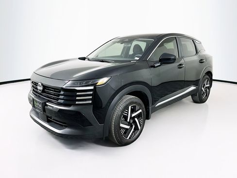 Used 2025 Nissan Kicks SV image 3