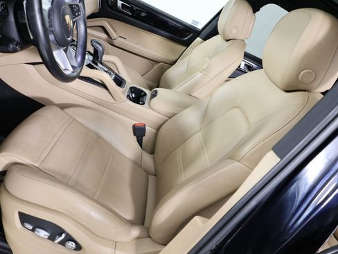 Used 2021 Porsche Cayenne AWD/4WD image 10