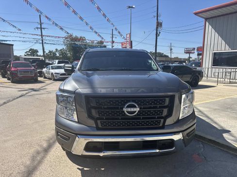 Used 2024 Nissan Titan SV w/ SV Convenience Package image 2