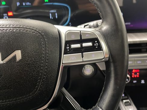 Used 2024 Kia Telluride EX w/ EX Captain's Chair Package AWD/4WD image 7
