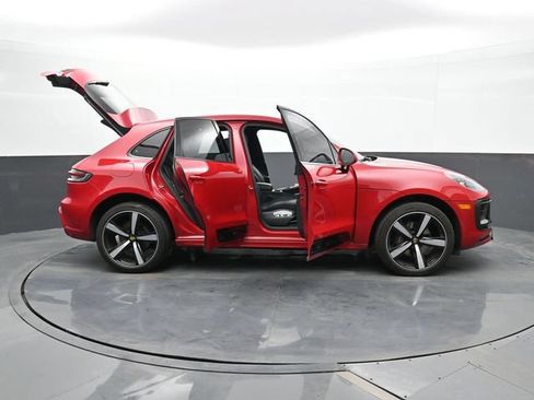 Certified 2022 Porsche Macan AWD/4WD image 36