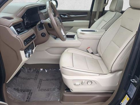 Used 2021 GMC Yukon Denali w/ Denali Premium Package image 17