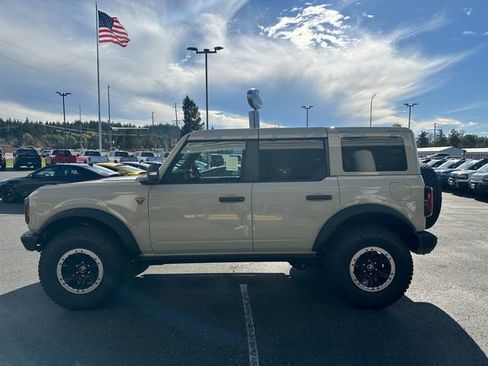 New 2025 Ford Bronco Badlands AWD/4WD image 6