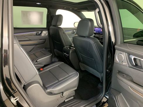 Used 2025 Buick Enclave Avenir w/ Super Cruise Package AWD/4WD image 38