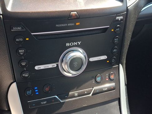 Used 2018 Ford Edge Titanium w/ Equipment Group 301A AWD/4WD image 16