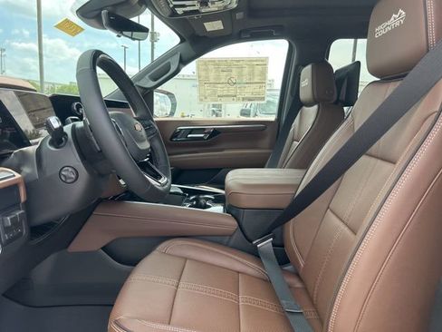 New 2026 Chevrolet Suburban High Country AWD/4WD image 15