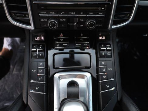 Used 2013 Porsche Cayenne Diesel AWD/4WD image 37